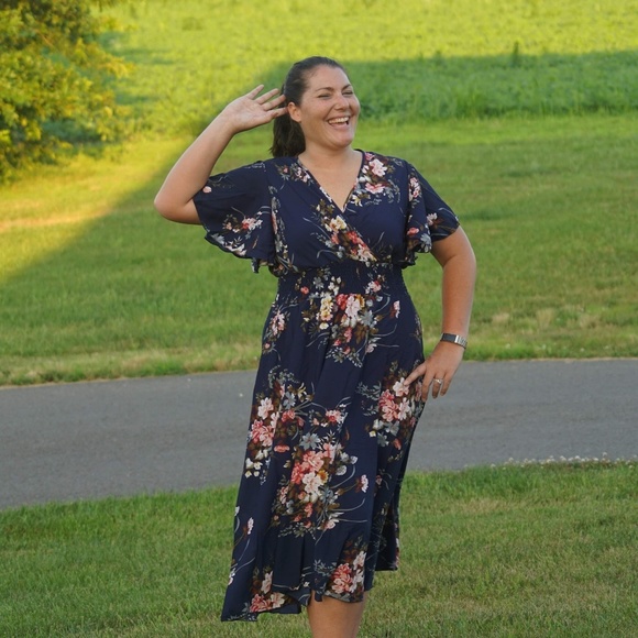 PLUS Size Floral Maxi Dress - Picture 3 of 4